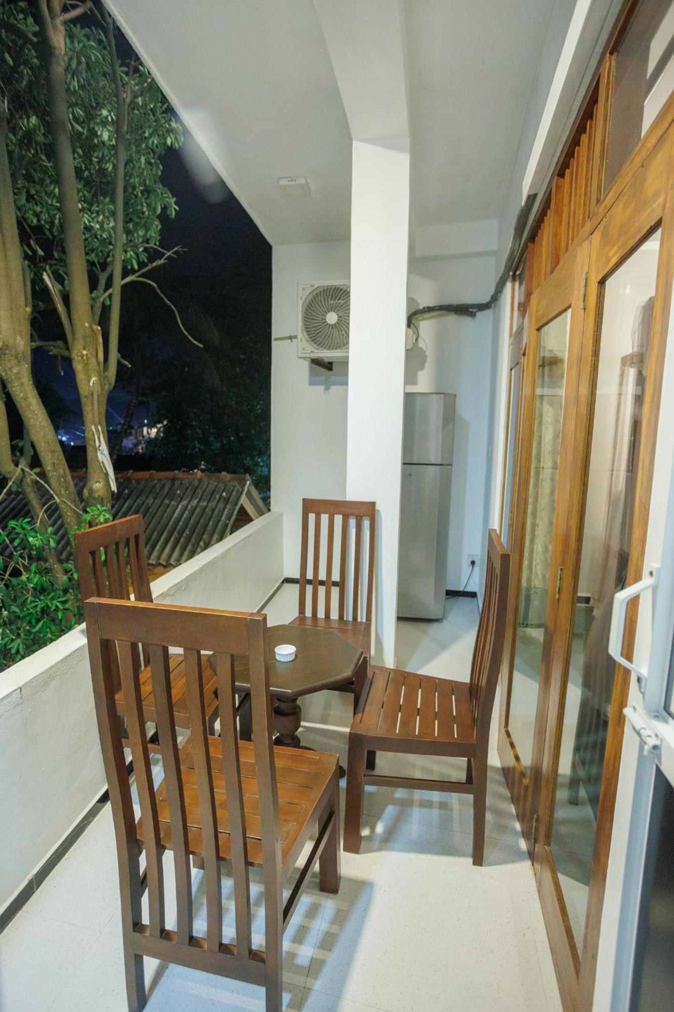 Hotel Bay Watch Unawatuna Buitenkant foto
