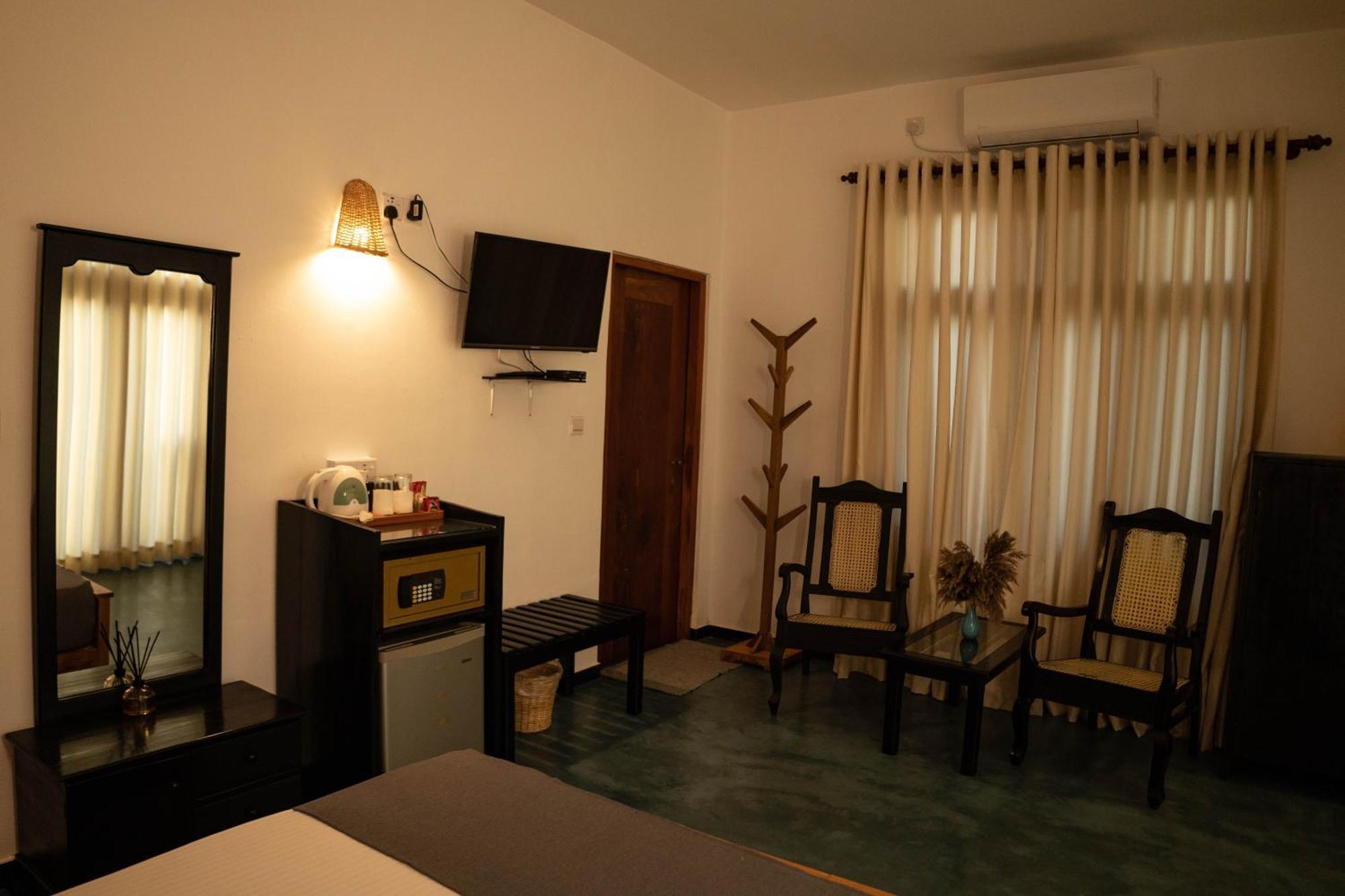 Hotel Bay Watch Unawatuna Buitenkant foto