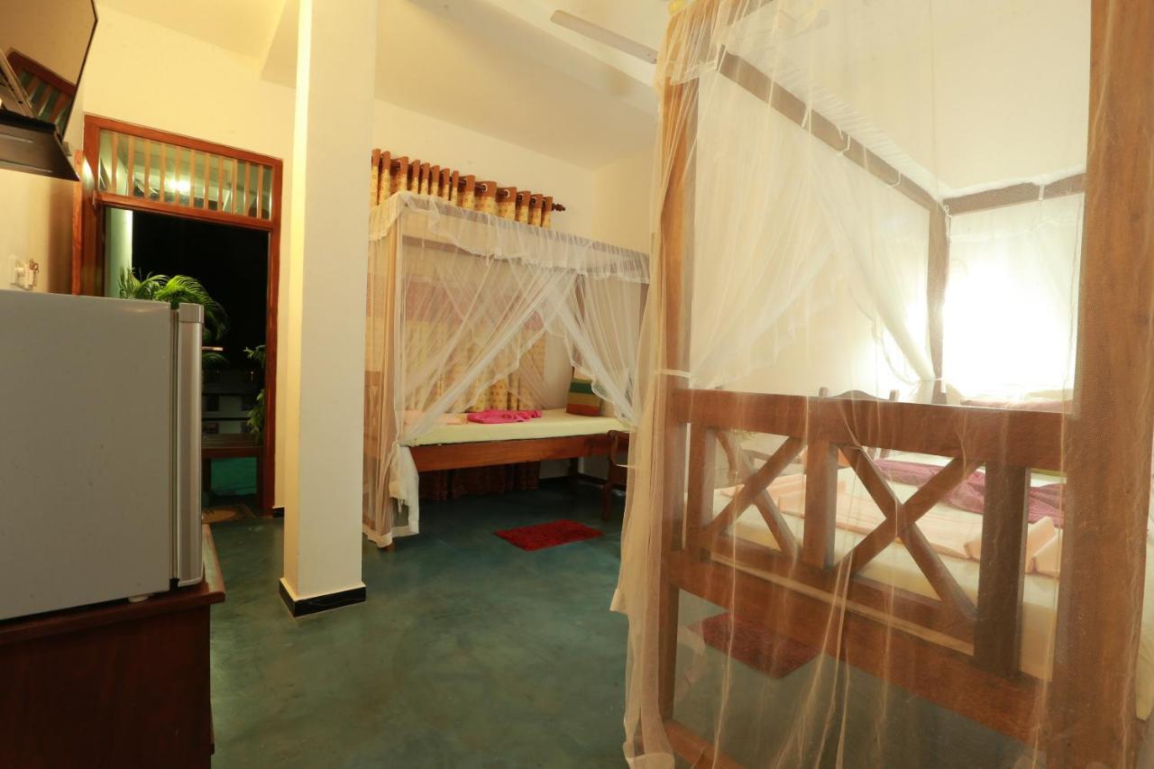 Hotel Bay Watch Unawatuna Buitenkant foto